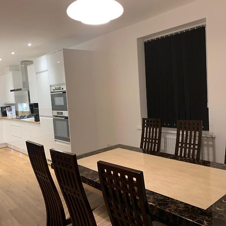 Brand New Entire 4 Bed House Multiple Free Parking Early Check-In Late Check- Out Allowed South Ockendon Esterno foto