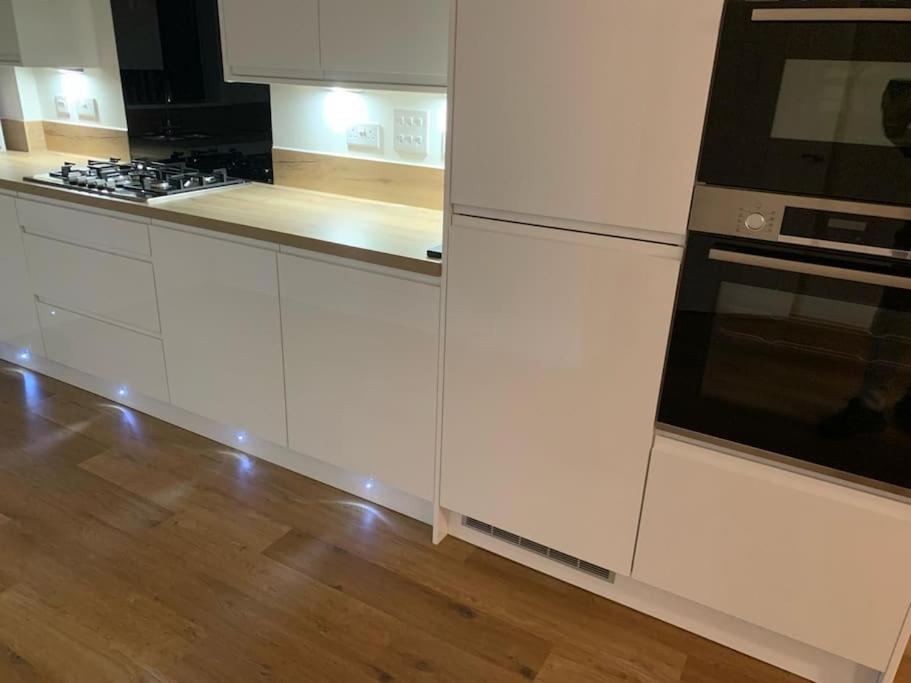 Brand New Entire 4 Bed House Multiple Free Parking Early Check-In Late Check- Out Allowed South Ockendon Esterno foto