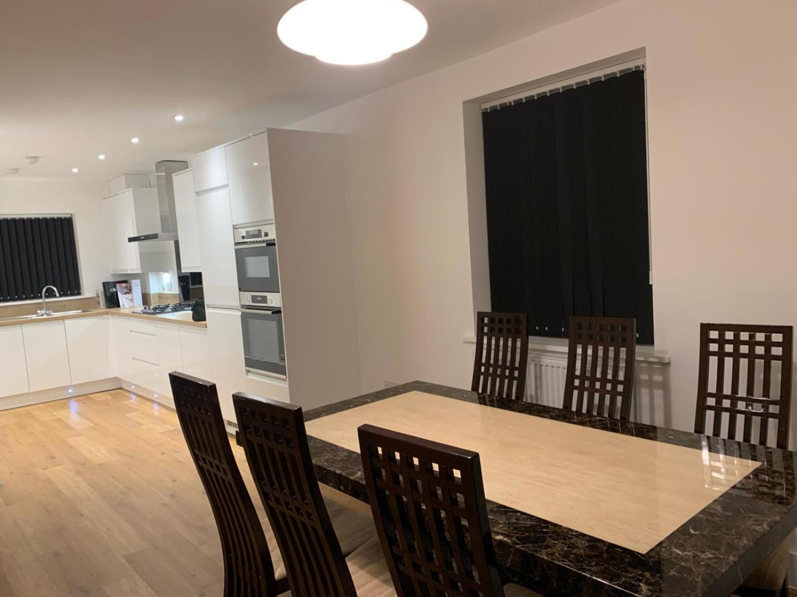 Brand New Entire 4 Bed House Multiple Free Parking Early Check-In Late Check- Out Allowed South Ockendon Esterno foto