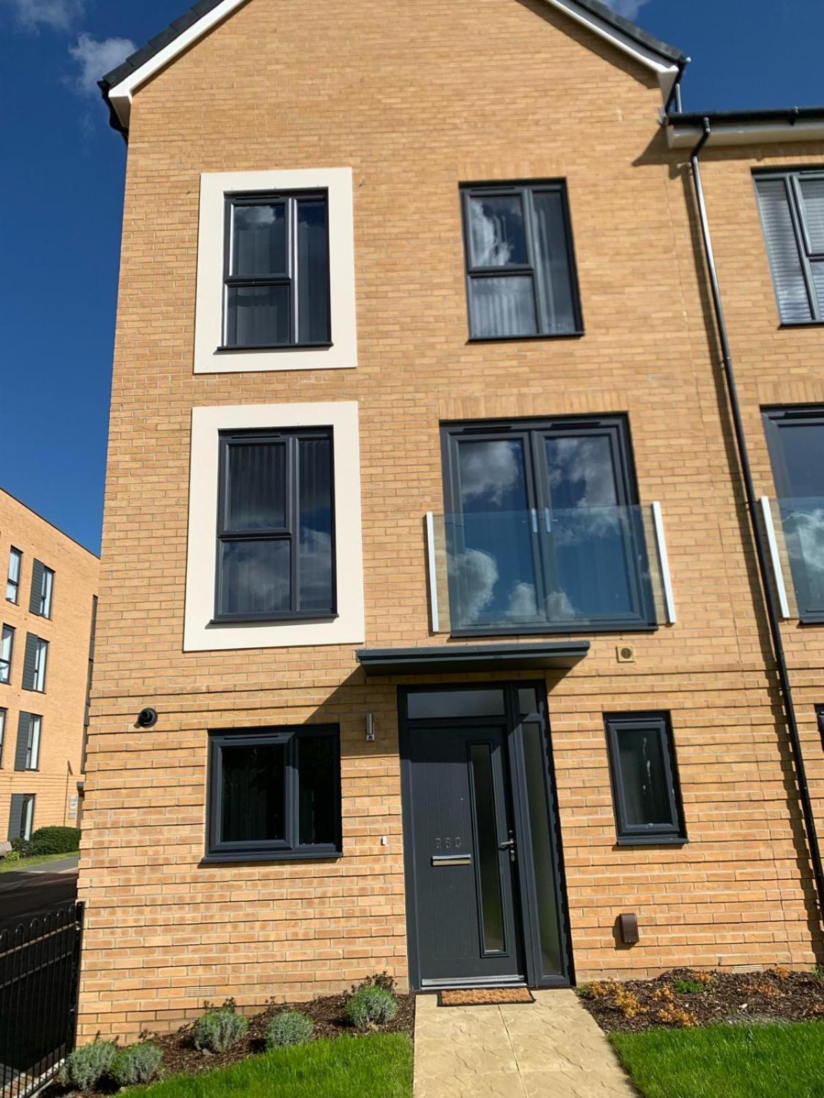 Brand New Entire 4 Bed House Multiple Free Parking Early Check-In Late Check- Out Allowed South Ockendon Esterno foto